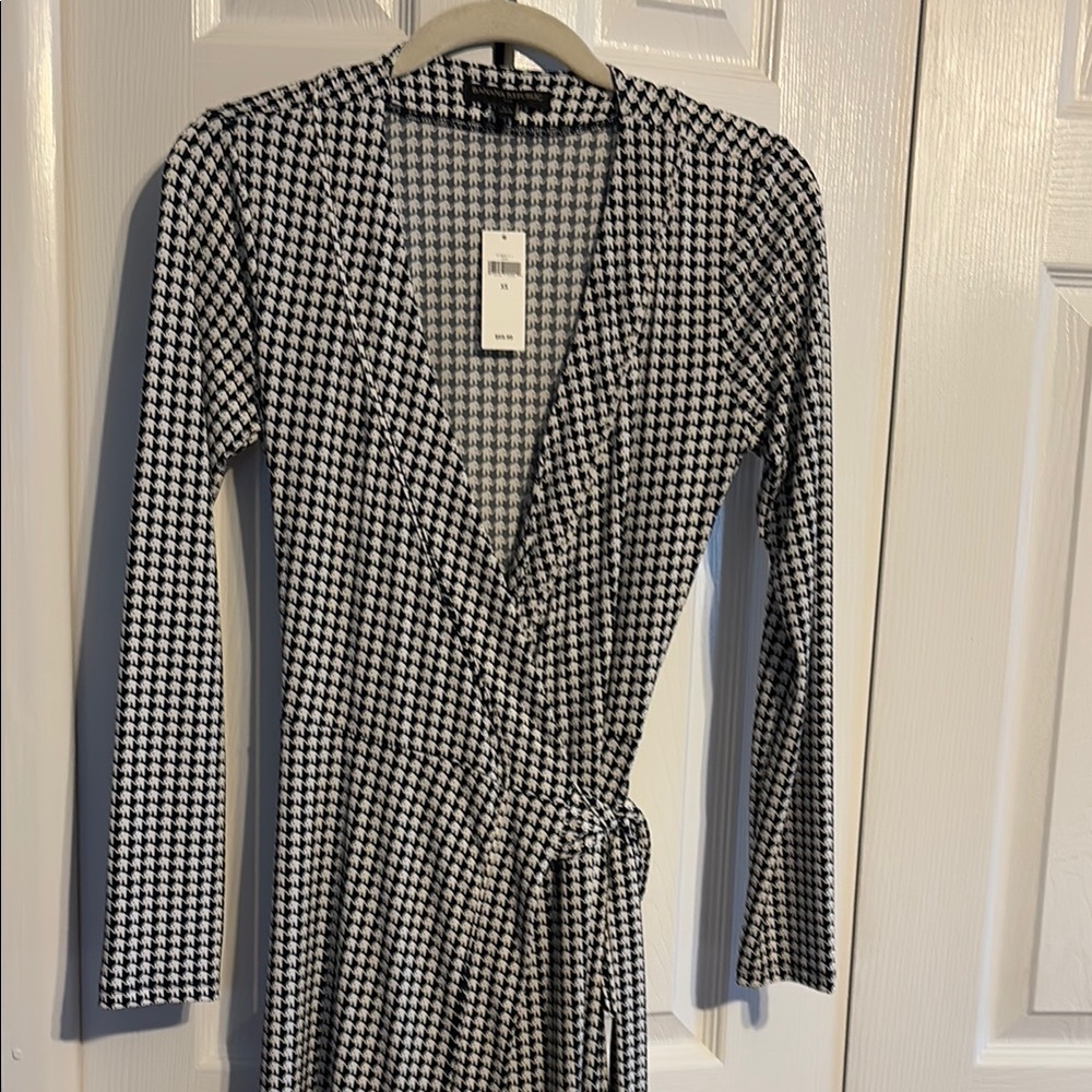 NWT  Banana Republic elephant black and white long sleeve wrap dress size XS